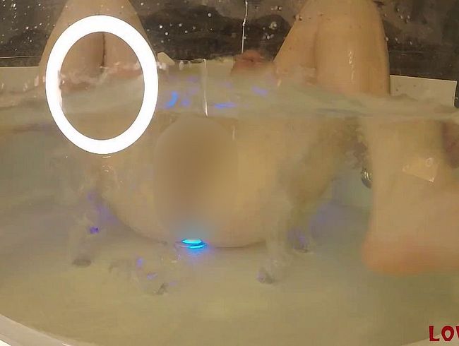 Download: Love-Cat - Schön im Whirlpool die Muschi besprudeln lassen – es ist so schön.