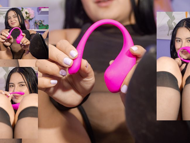 Download: LucyBlair - Lucy lässt ihre Muschi mit Absätzen und hohen Strümpfen vibrieren