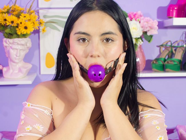 Download: LucyBlair - Lucy möchte dir ihren neuen Knebel zeigen *spucke und schnappe nach Luft*