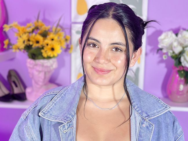 Download: LucyBlair - Lucy genießt ihre Jeansjacke *JEANS-FETISCH*