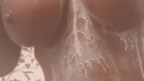 Download: Lucyyyyylove - Geile Spiele mit heisser Sahne