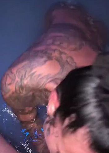 Download: Lucyyyyylove - Das 1x meinen Nachbarn im Whirlpool geblasen bis er spritzt