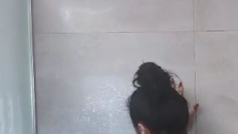 Download: Lucyyyyylove - Das erste mal Sex mit dem Duschkopf - saugeil