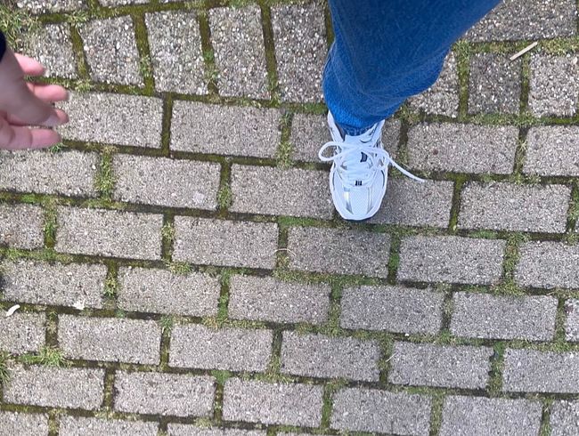 Download: LuhanaEberle - Würden Sie es wagen, nach einem langen Spaziergang an meinen Socken zu riechen und meine Füße zu lecken?