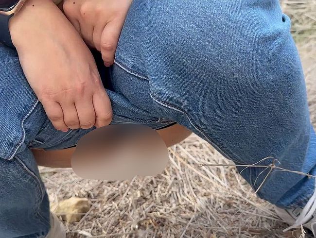 Download: LuhanaEberle - freches schnelles Pinkeln draußen