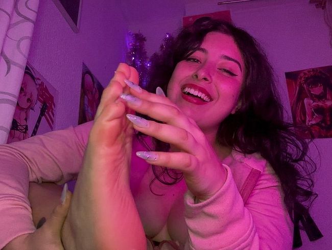 Download: LuhanaEberle - Kitzeln und Lecken für meine süßen Füße