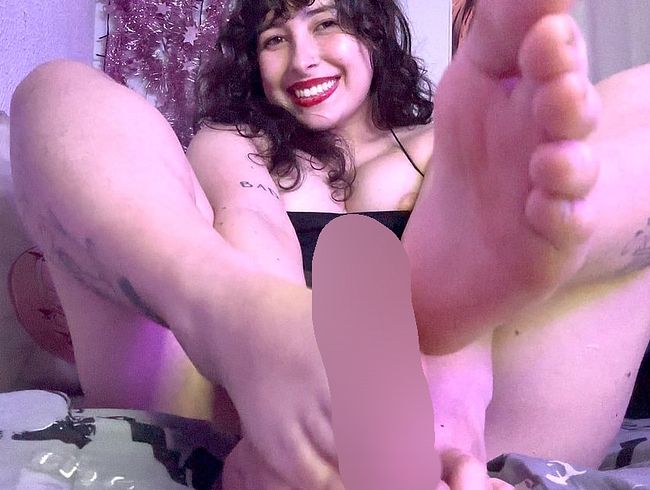 Download: LuhanaEberle - Ich will dich mit meinen sexy Füßen wichsen