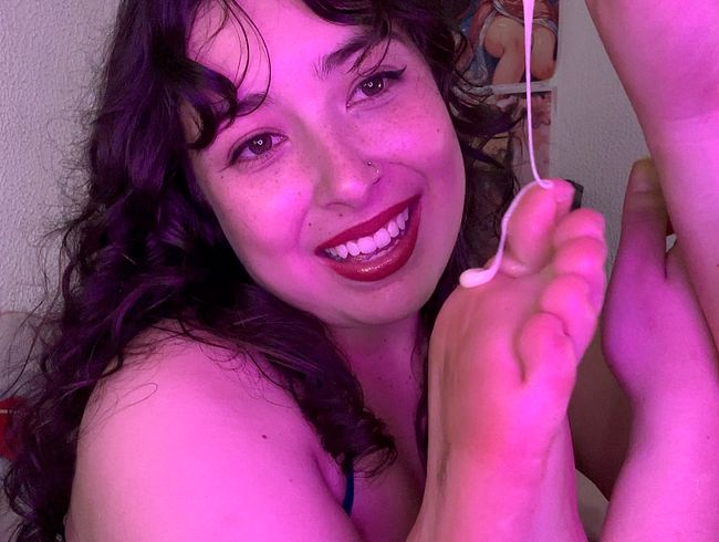 Download: LuhanaEberle - lecke meine süßen Füße mit Milch