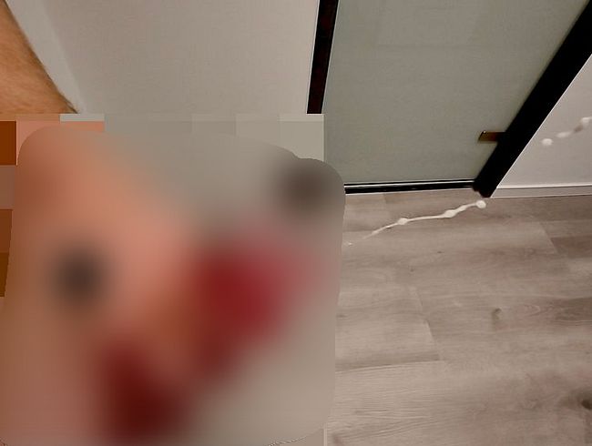 Download: Luke_Voss -  Alleine auf dem Zimmer | Zimmerflur vollgespritzt