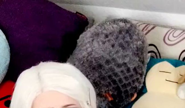 Download: Lulus_versaute_welt - Geile goth teenie Schlampe masturbiert