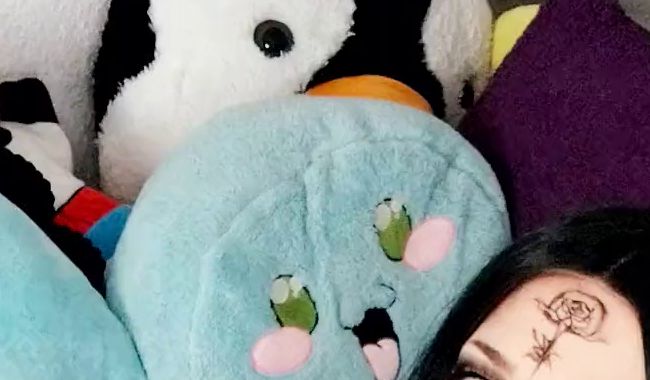 Download: Lulus_versaute_welt - Fickgeiler Cosplay Teenie masturbiert