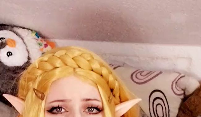 Download: Lulus_versaute_welt - Teen Weihnachtselfe masturbiert