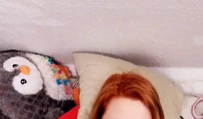 Download: Lulus_versaute_welt - Teen masturbiert hart mit Dildo