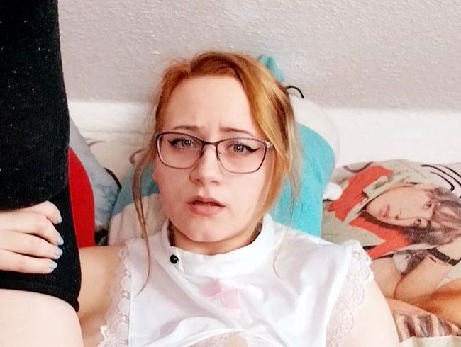 Download: Lulus_versaute_welt - Junge geile Nonne masturbiert vor Kamera