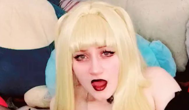 Download: Lulus_versaute_welt - Geile Cosplayerin benutzt Vibrator