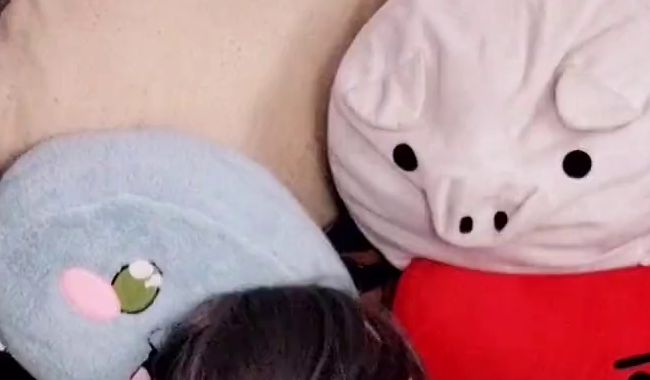 Download: Lulus_versaute_welt - Bunnygirl wird von Fickmaschine in verschiedenen Stellungen befriedigt