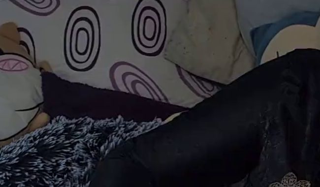 Download: Lulus_versaute_welt - geile gothic Schlampe besorgt es sich hart mit Fickmaschine