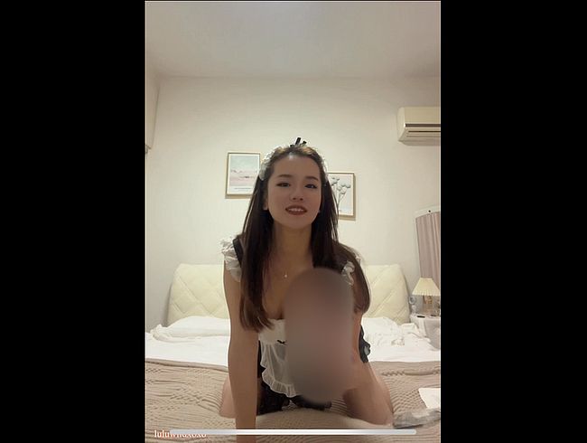 Download: Luluwildxoxo - Weihnachtschallenge - Geile Asia Putzfrau verführt dich an Weihnachten und marurbiert vor dir!