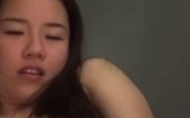 Download: Luluwildxoxo - Asian girl macht es sich selbt - Teaser (ohne Ton)