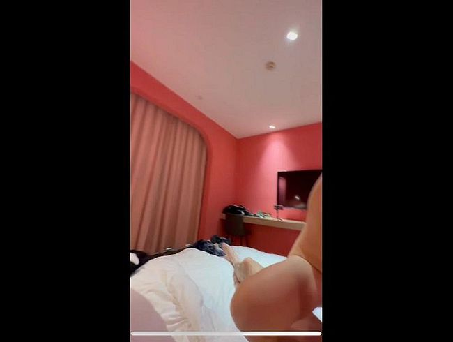 Download: Luluwildxoxo - Luluwildxoxo - Geil im billigen Stundenhotel gefickt mit Creampie in der triefend nassen Asiafotze