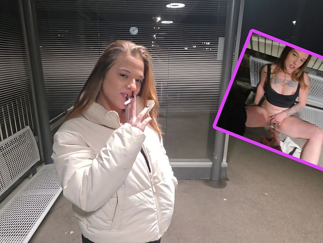 Download: Luna_Lynn - Bin ich jetzt eine Dorf Schlampe?? Fremden am Bahnhof verführt!