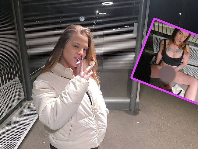 Download: Luna_Lynn - Bin ich jetzt eine Dorf Schlampe?? Fremden am Bahnhof verführt!