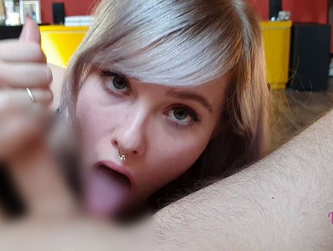 Download: Luna_in_Love - Mein erster Blowjob !!! Schlucken oder Spucken ?!