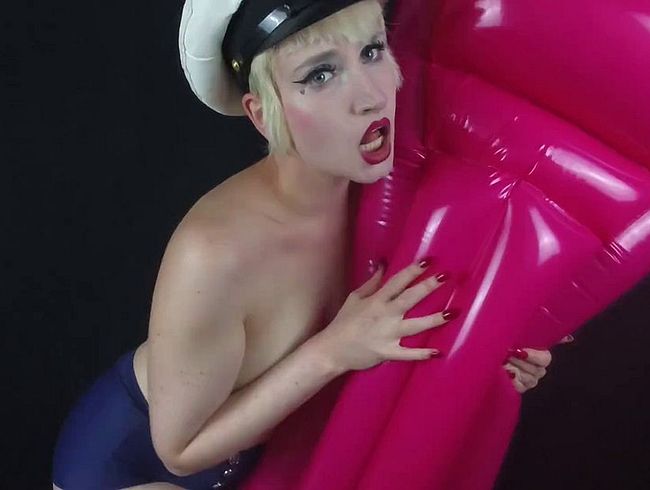 Download: Lynn-Tonic-Solo - Aufblasbare Luftmatratze ficken mit haariger Fotze