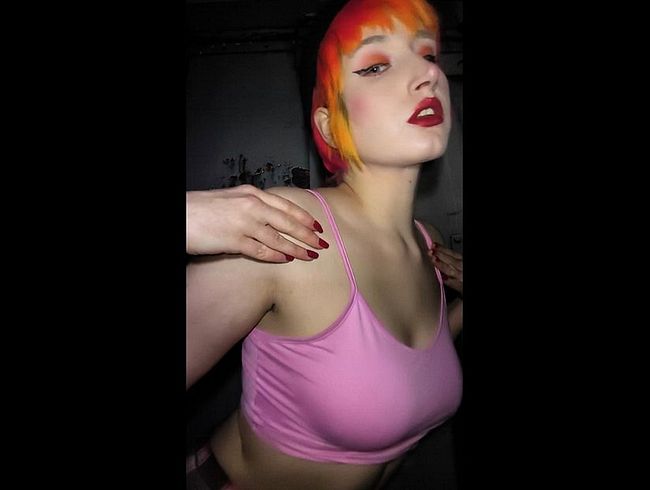 Download: Lynn-Tonic-Solo - Drück mir deinen geilen Schwanz zwischen die Titten!