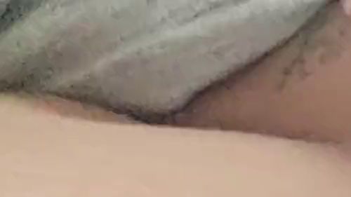 Download: Lyra69 - Mein erster alleiniger Squirt, klein aber geil!