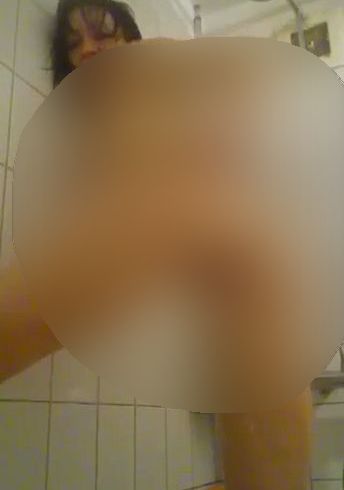 Download: MSandra43 - Geiles Analtraining unter der Dusche mit einem Dildo