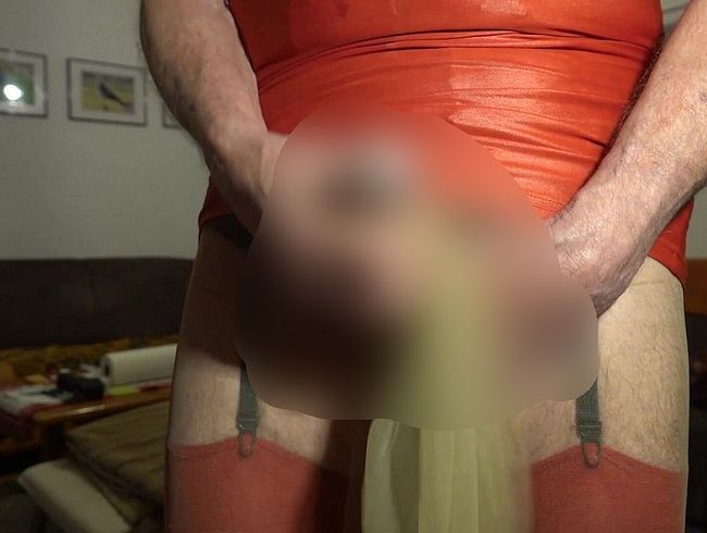 Download: Madame-Monique - Condomierter Nylonkitzler spritzt ab