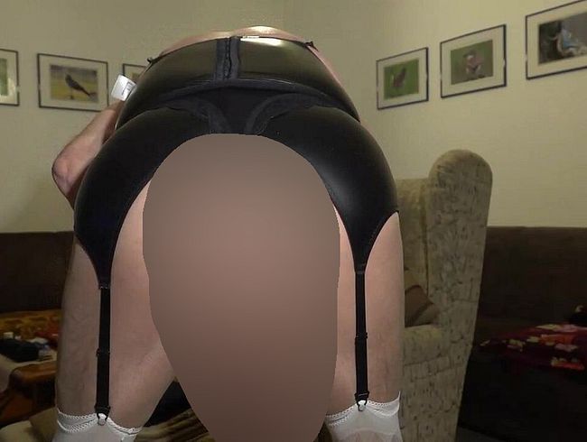 Download: Madame-Monique - Nach ihrer Gummifüllung frei abgespritzt