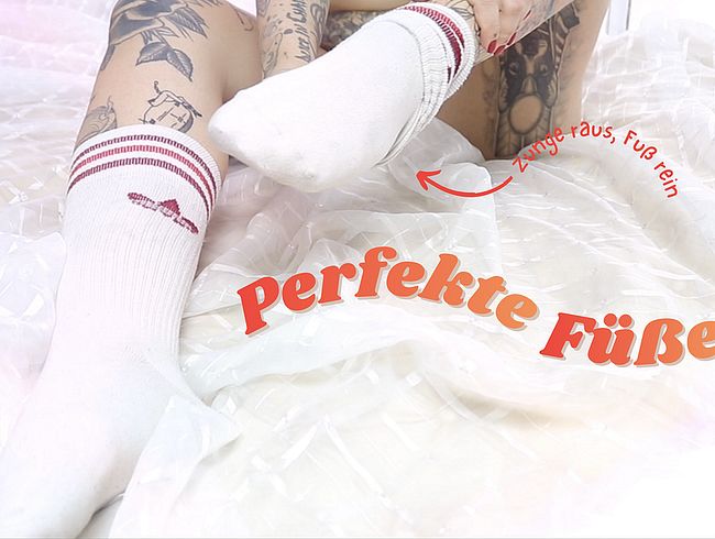 Download: Madleenn - OMG!! WER nimmt sie in den Mund? Absoluter Fuß-Himmel!! (ohne Ton)