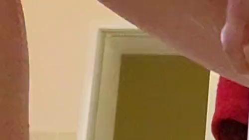 Download: MagdalenaLove_ - Ich rasiere meine Pussy in der Badewanne mit Rasierschaum!