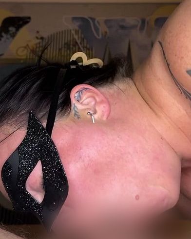 Download: Magic_Mia - Deepthroat im Hotelzimmer