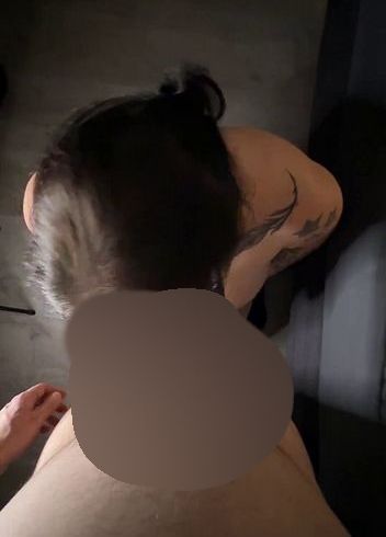 Download: Magic_Mia - Deepthroat POV.Bis zu den Eiern in den Hals geschoben