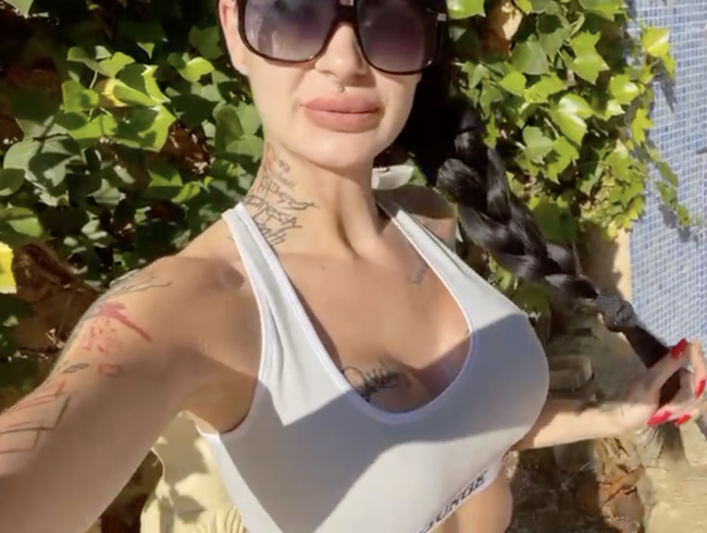 Download: Maja-Bach - Urlaubsflirt in Spanien! Blank ficken lassen!