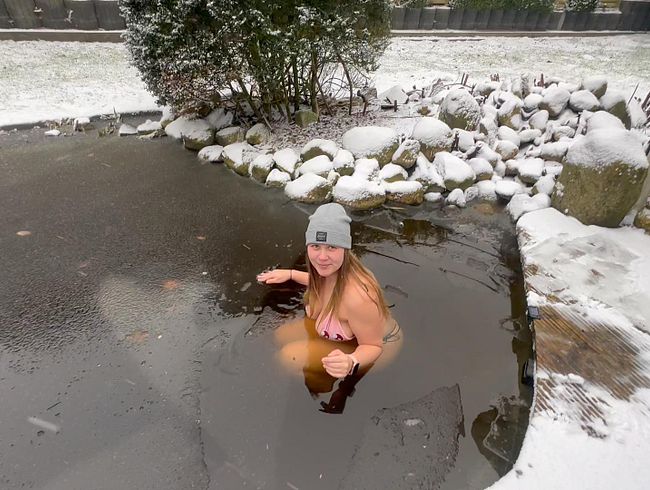 Download: Maja-Meer - Heißer Aufwärm-Fick nach Eisbad!