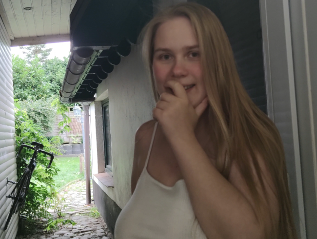 Download: Maja-Meer - FUCK! EINGEPISST vor der Tür - Ich habs nicht mehr geschafft!