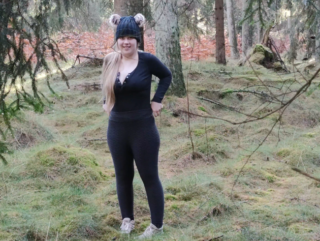 Download: Maja-Meer - Spanner filmt mich beim pissen im Wald!