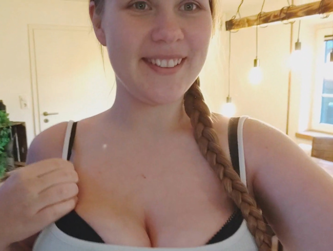 Download: Maja-Meer - Der Weihnachtsmann fickt mich BLANK!