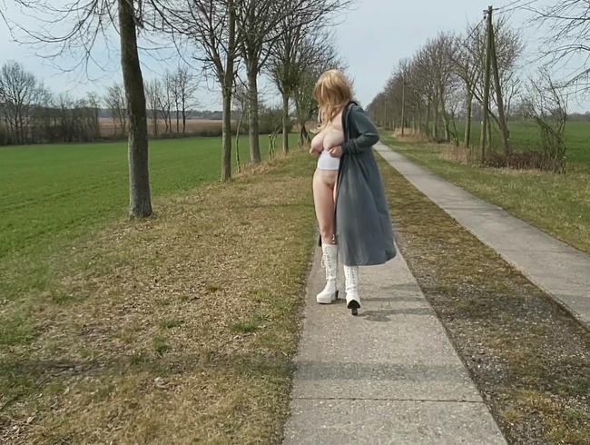 Download: MandyReal - Eier Ausblasen!? Darf Ich!?