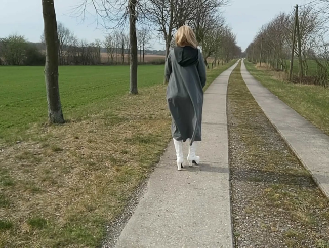 Download: MandyReal - Eier Ausblasen!? Darf Ich!?