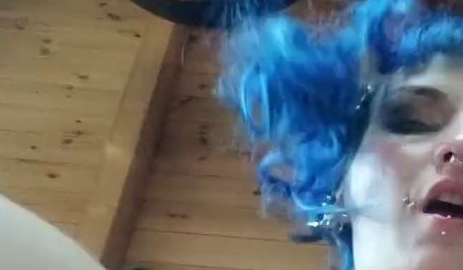 Download: Mania_Pigmilk - PoV: GOTHGIRL setzt sich auf dein Gesicht! FACESITTING mit feuchter M*SE!