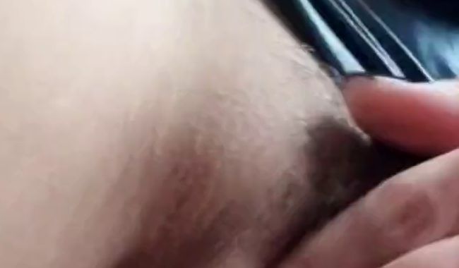 Download: Mania_Pigmilk - CAMELTOE GOTHGIRL mit Glanzshorts direkt auf der M*SCHI! Ich reibe sie über der hautengen Shorts!