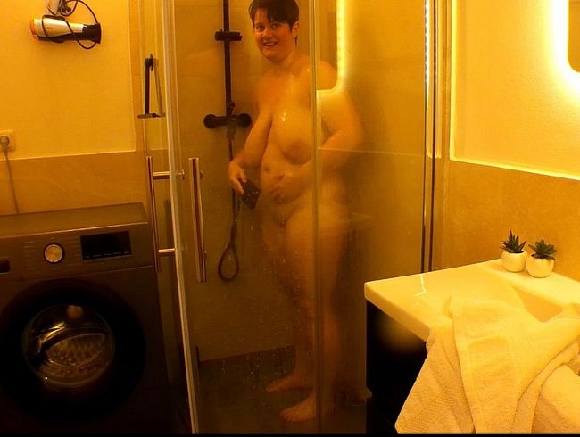 Download: Manuel537 - Stieftochter in Bad gefickt