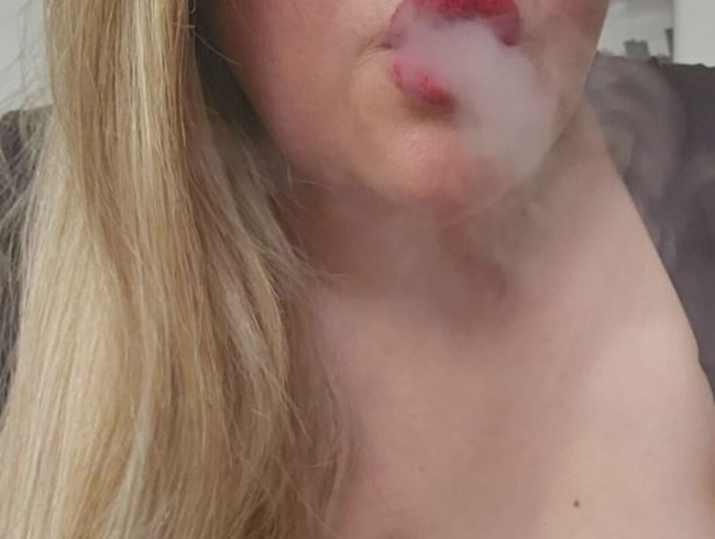 Download: MaraBoobs - ....Sexy Smoking....