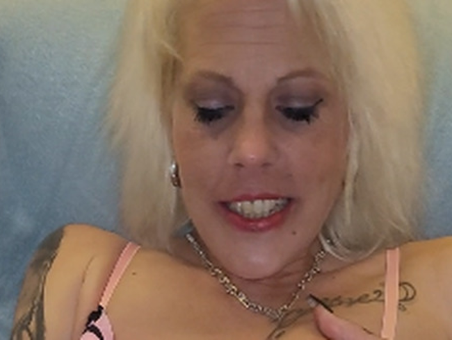 Download: MarilynTight - Spielen mit der Pumpe und schön Fingern ;-)