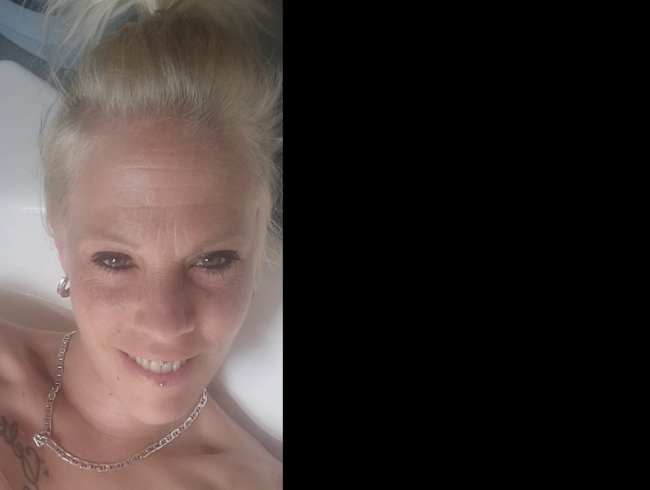 Download: MarilynTight - Ich liebe es irgendwie total mir bei Wasser in Wanne oder unter der Dusche selber zu machen ;-)